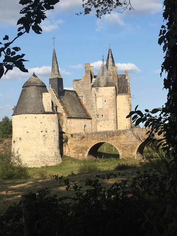 Chateau De Bourgon Montourtier Ngoại thất bức ảnh